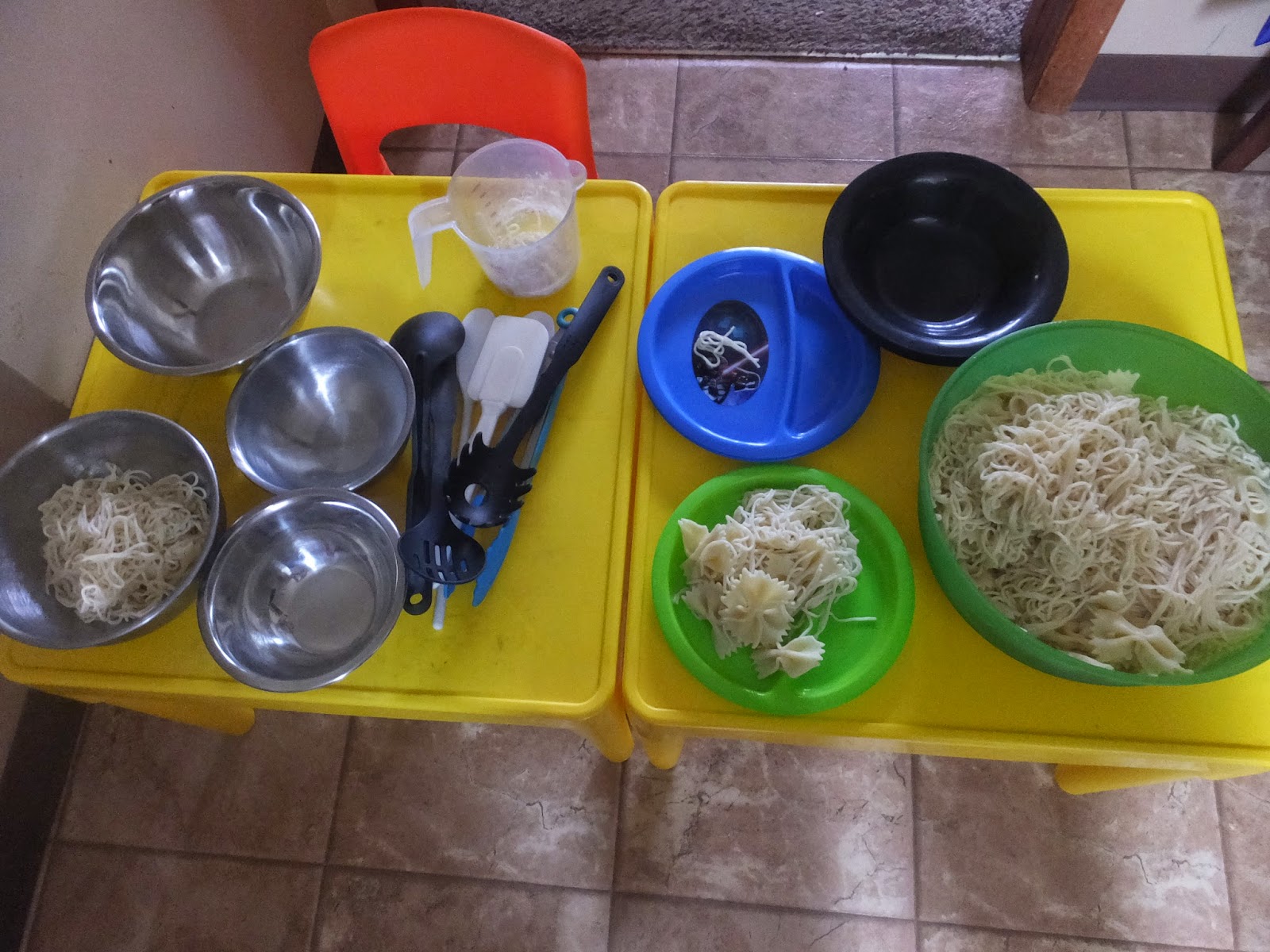 Kidspert: Sensory Play: Cooked Spaghetti