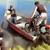 Εβαλαν μοτοσικλέτα σε βάρκα που δεν είχε μηχανή και «γκάζωσαν» στην περιπέτεια [βίντεο]  