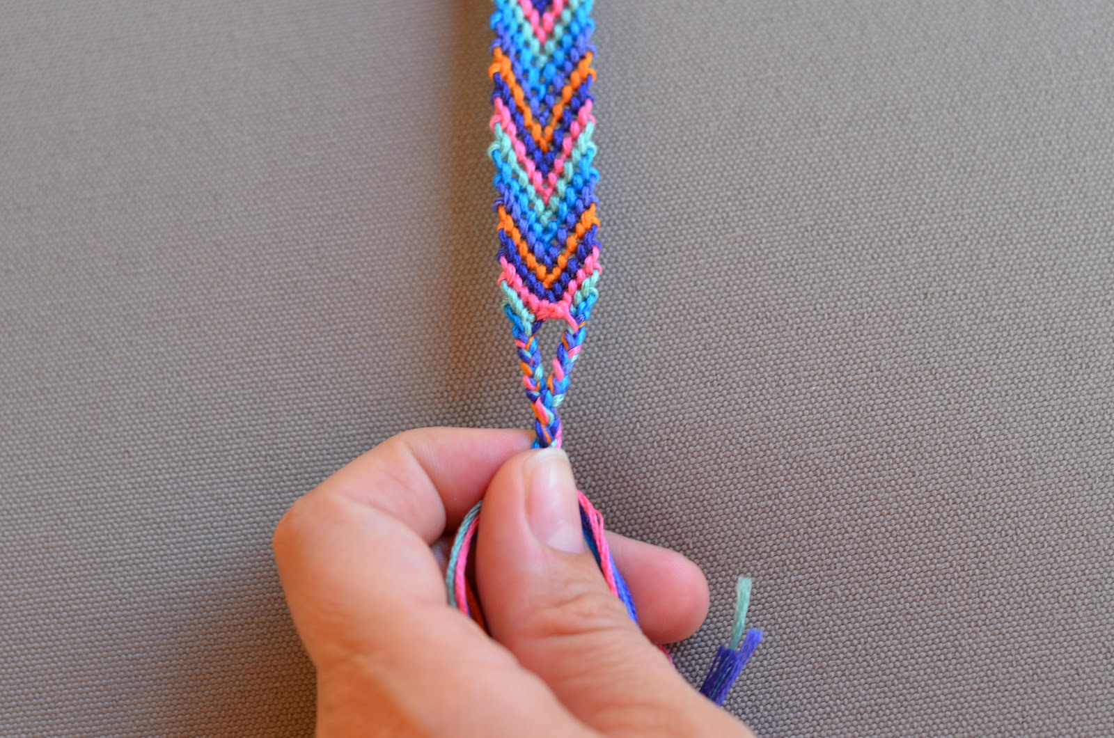 make it & fake it Lock the Friendship Bracelet