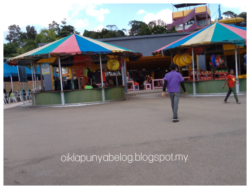 Sejukkan badan dan main air di Melaka Wonderland Theme Park. Sejukkan badan dan main air di Melaka Wonderland Theme Park.