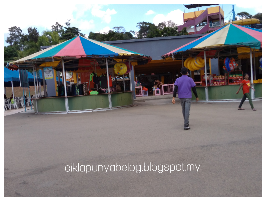 Sejukkan badan dan main air di Melaka Wonderland Theme Park.