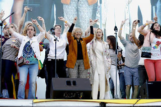 LA ALCALDESA DE MADRID, MANUELA CARMENA, Y LA PRESIDENTA DE LA COMUNIDAD, CRISTINA CIFUENTES, BAILAN EN EL ESCENARIO DEL WORLD PRIDE MADRID 2017