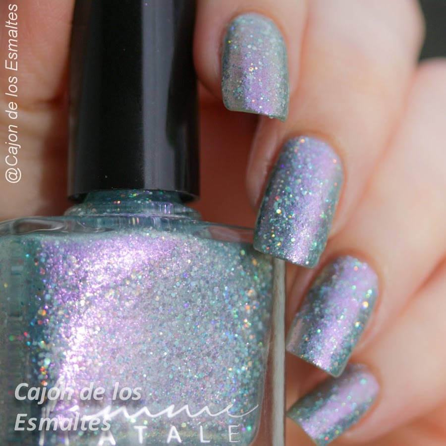 Femme Fatale - Mirror mirror on the wall