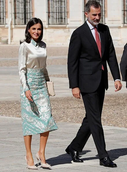 Queen Letizia wore floral midi skirt by Duyos. Juan Duyos started working with designer Manuel Piña. silk top