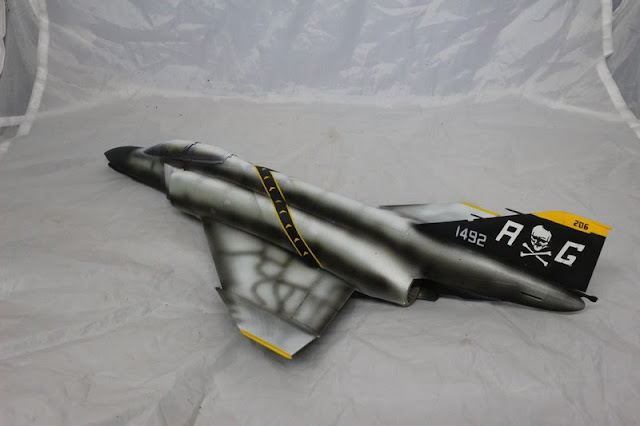 Montage pas à pas du F-4B Phantom II d'eduard au 1/48. F-4B Phantom II,Eduard 1/48, La réalisation de la décoration.