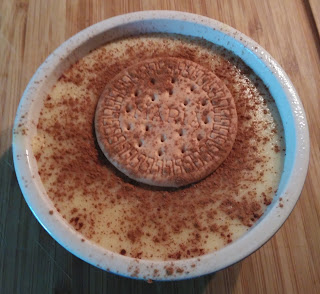 Natillas caseras Natillas de yema de huevo caseras con galleta y canela