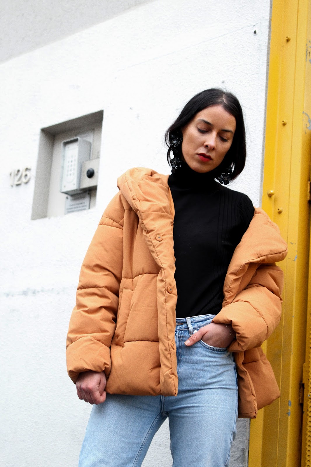 idée de look doudoune , mom fit et bottines chaussettes idée de look doudoune , mom fit et bottines chaussettes
