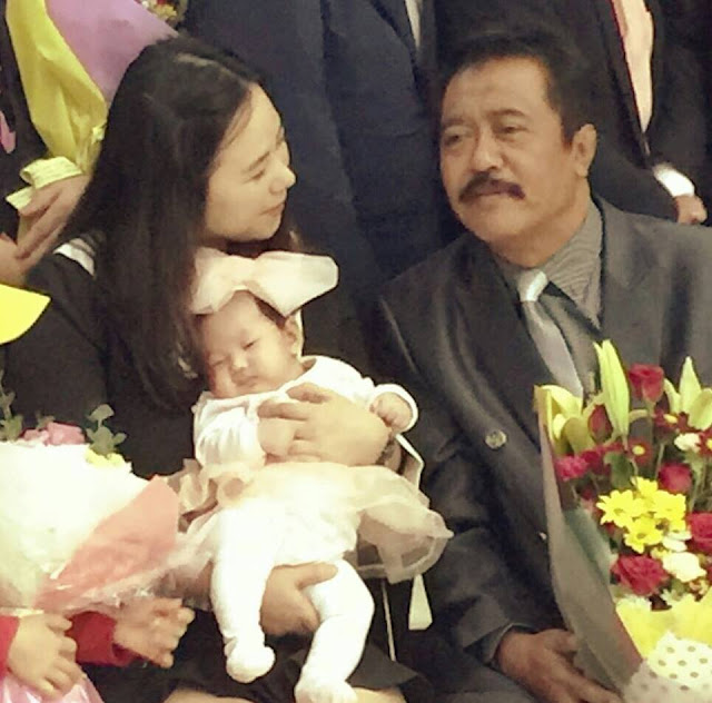 Foto Selfie Ketua DPRD Subang Bersama Wanita Korea Bikin Iri Foto Selfie Ketua DPRD Subang Bersama Wanita Korea Bikin Iri
