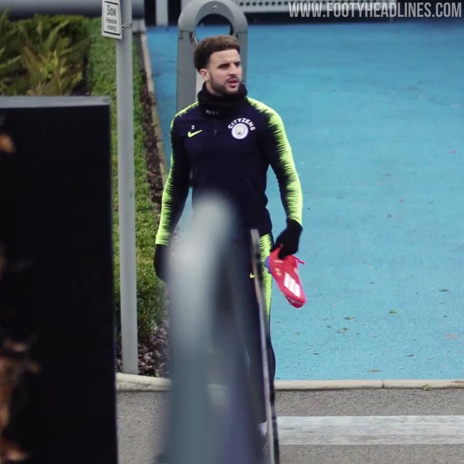 necesario secuestrar inteligente Kyle Walker to Join Adidas? Guardiola Debuts 'Power Up' Puma Boots - Footy  Headlines