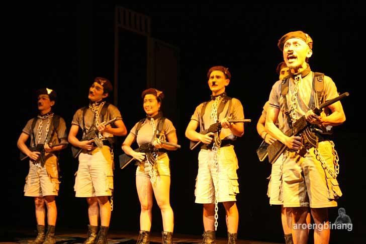 anekdot idiot teater indonesia