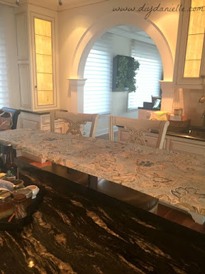 Alternate view of the fitted tablecloth: from the cook's viewpoint. Alternate view of the fitted tablecloth: from the cook's viewpoint.