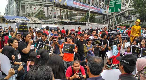 Aksi Relawan Jokowi Minta Copot Dirut WK