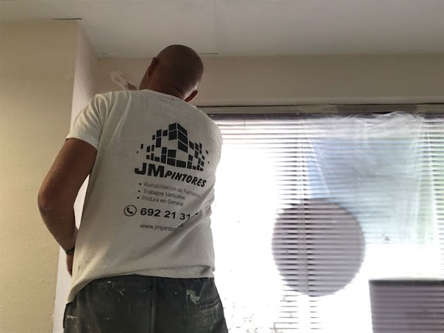Colocación de papel pintado en hogares y negocios en Málaga Colocación de papel pintado en hogares y negocios en Málaga