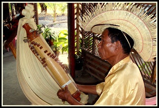 Penjelasan Sasando Alat Musik Tradisional Dari Rote Ndao Ntt Budaya Nusantara Penjelasan Sasando Alat Musik Tradisional Dari Rote Ndao Ntt Budaya Nusantara