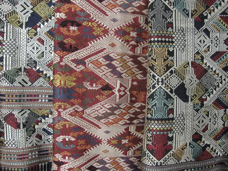 eine Saite Lao supplementary weft weaving