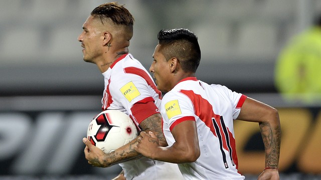 Peru conquista empate tardio, mas não afasta problemas