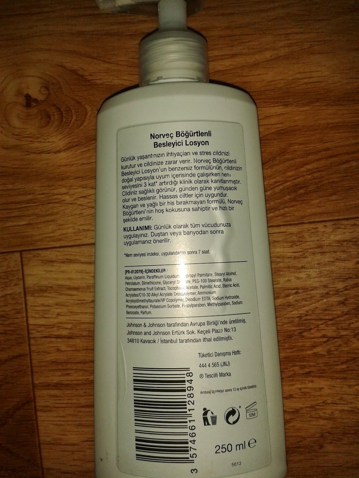 Neutrogena Norveç Böğürtlenli Besleyici Losyon