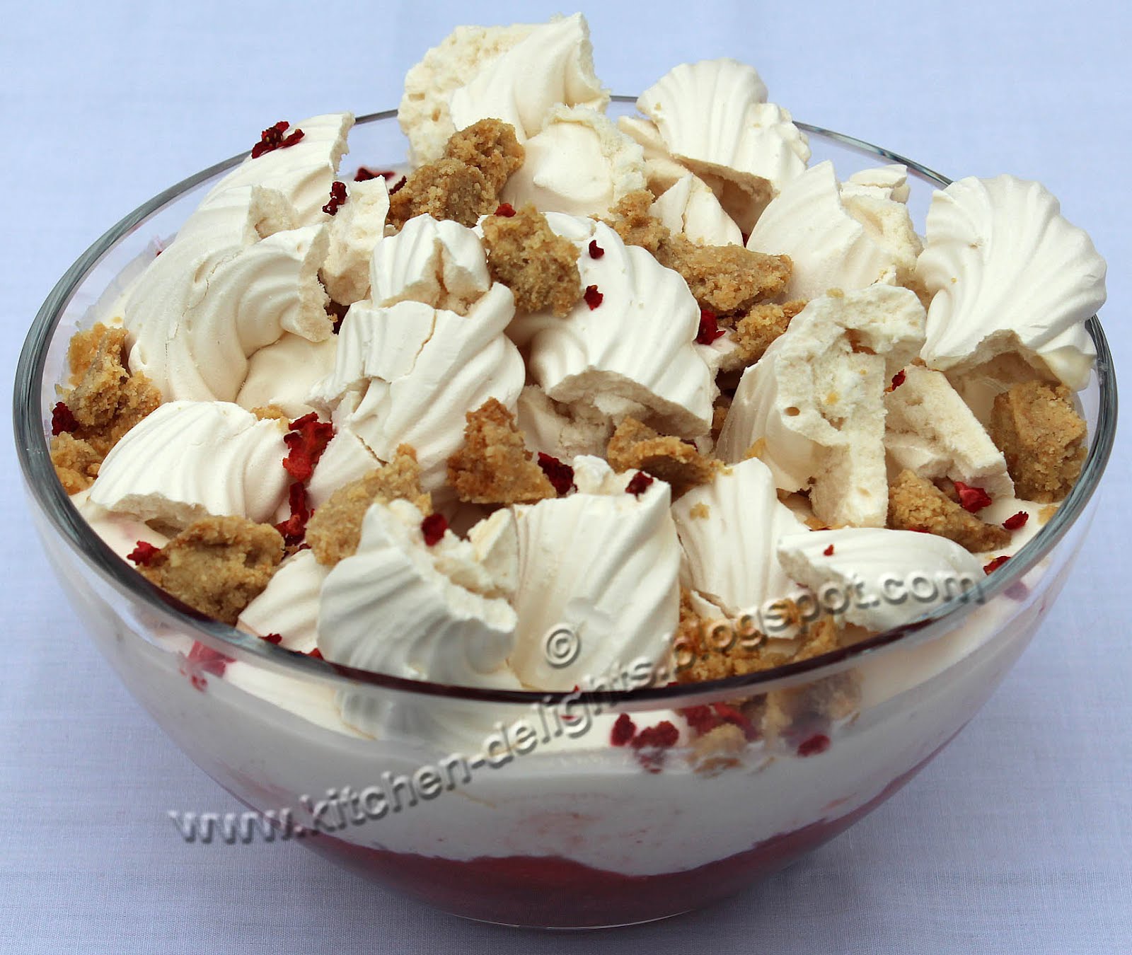 Kitchen Delights Diamond Jubilee Strawberry Crumble Crunch