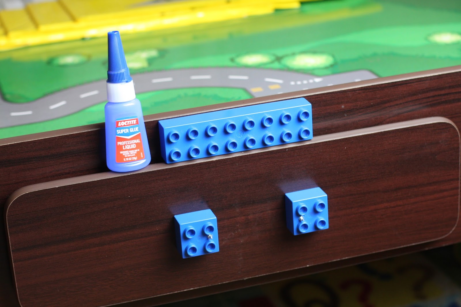 GEEK DIY BAM! TRAIN TABLE TO LEGO TABLE CONVERSION DIY TUTORIAL
