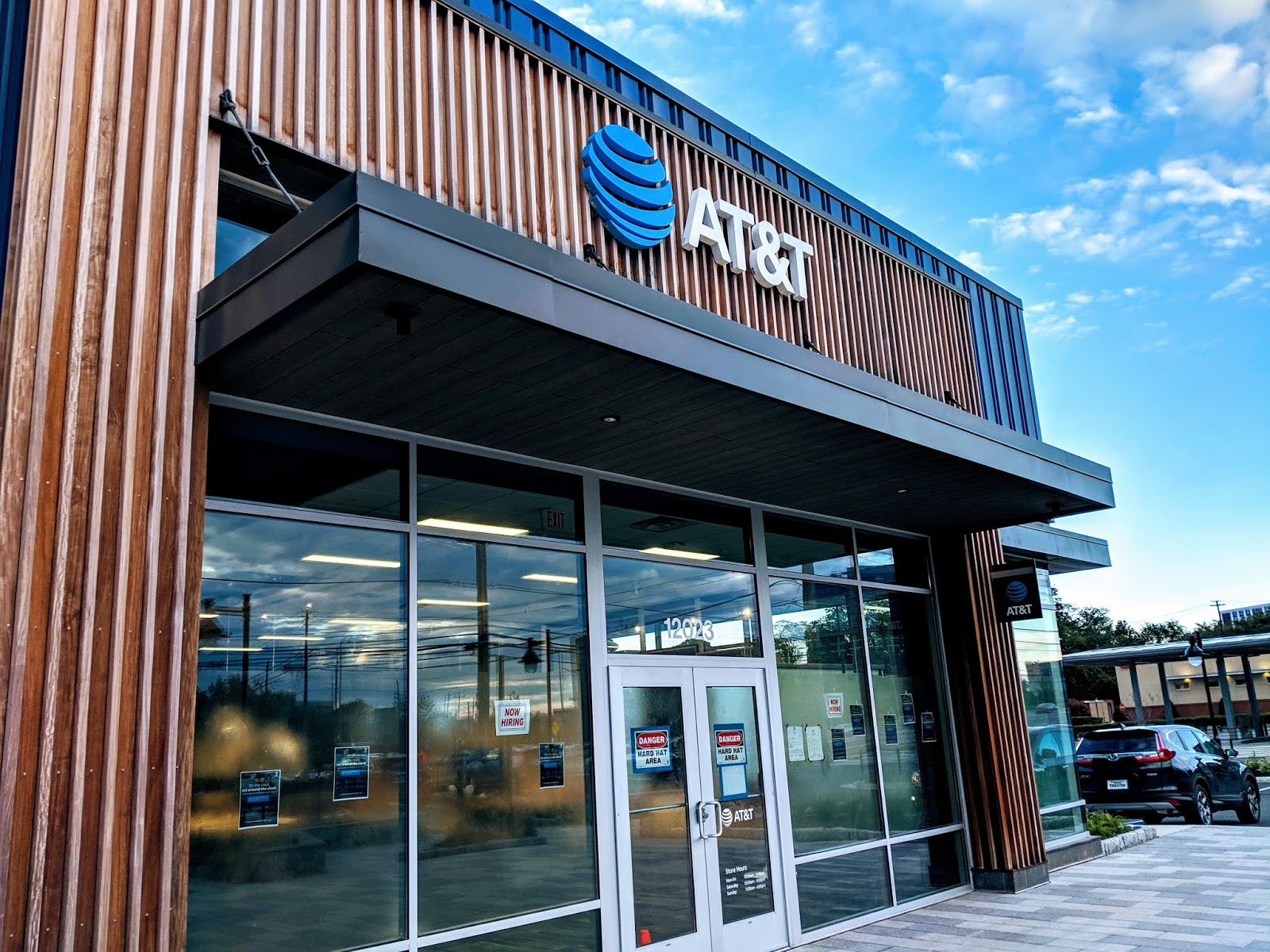 Rockville Nights Sneak peek at the new Rockville AT&T Store (Photos)