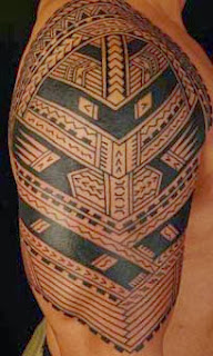 Maori no ombro