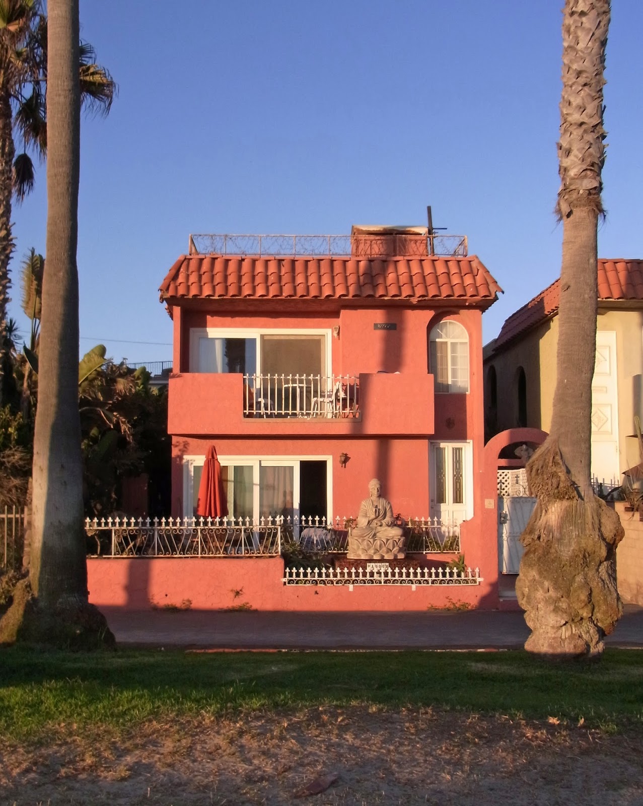 Casual Japanese Bystander Venice Beachfront Houses