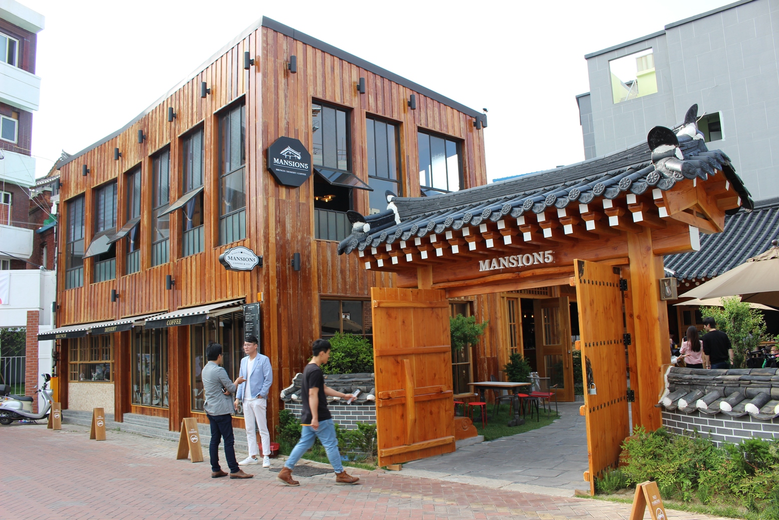 Hanok Cafe In Korea for Brunch and Desserts Mansion 5 In Dongseongro