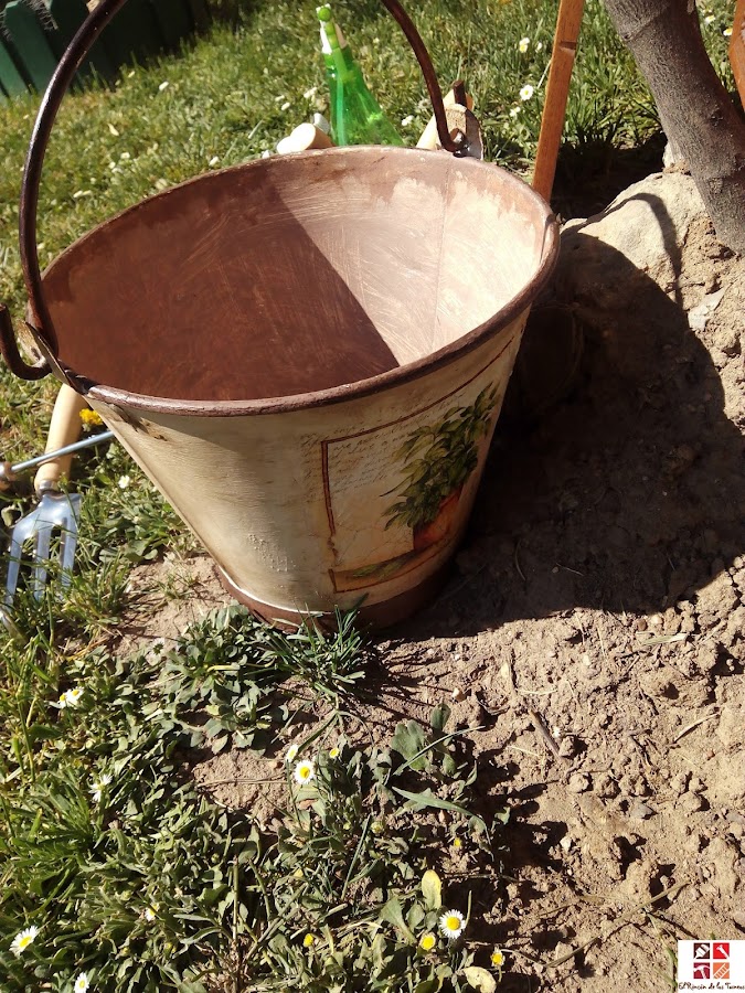 tunear un cubo con decoupage