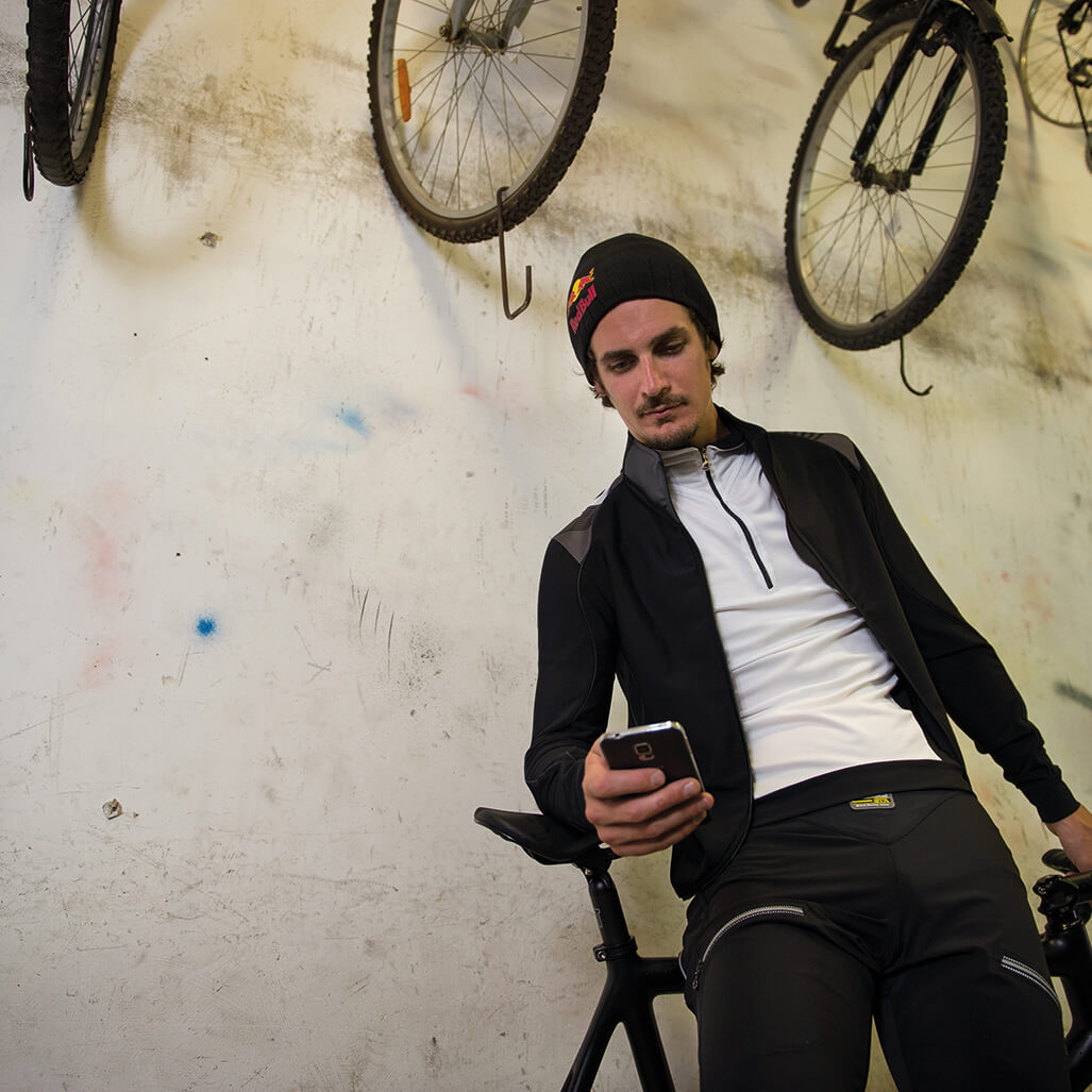 Assos lanza su línea ropa para ciclismo urbano ~ Ultimate Bikes