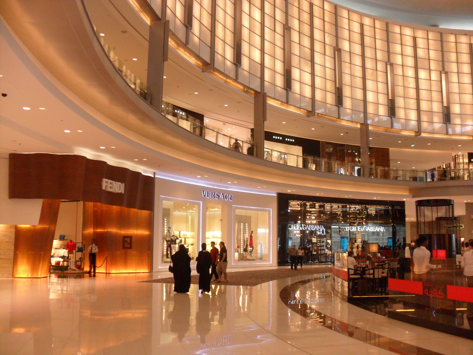 Дубай молл список магазинов. Dubai Mall Дубай магазины. Торговый центр Дубай Молл. Dubai Mall Объединённые арабские эмираты. Dubai Mall Дубай внутри.