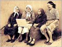 Бабушки возле ноутбука