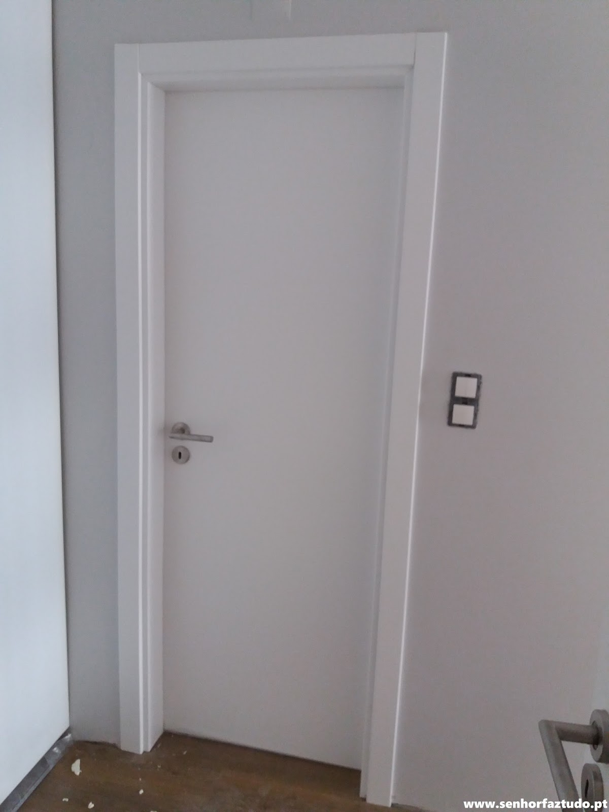 SENHOR FAZ TUDO Faz tudo pelo seu lar !® Instalação de portas e