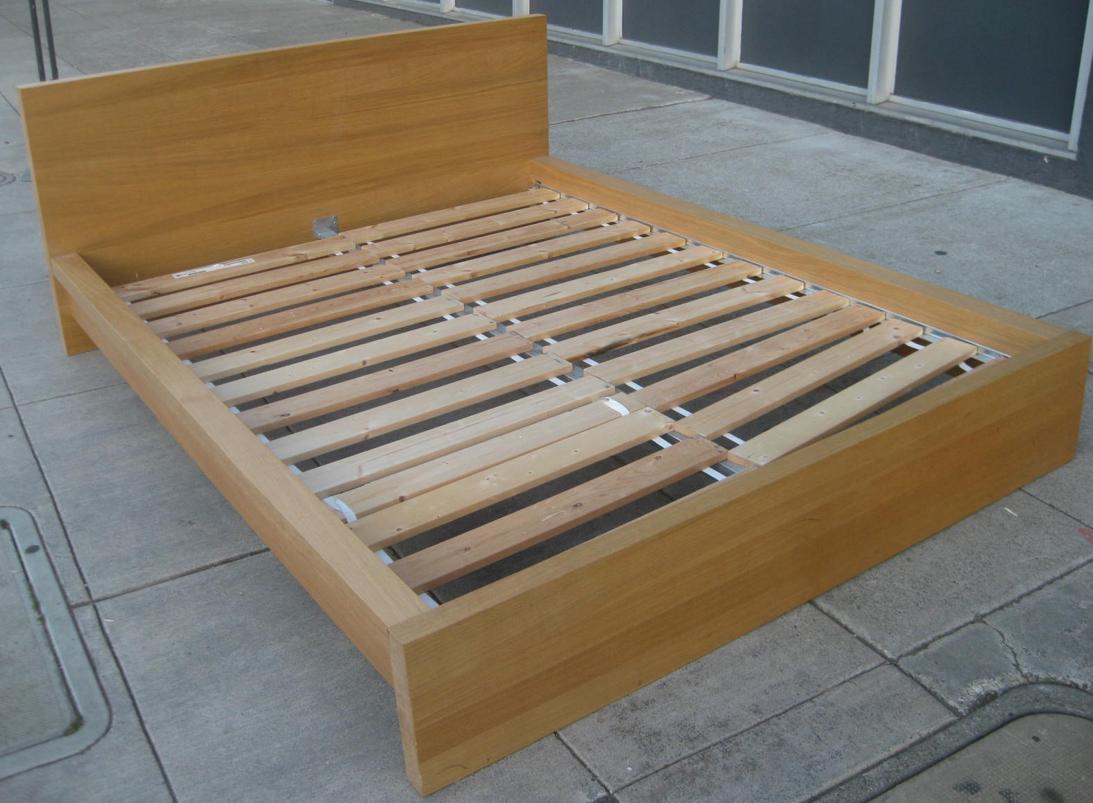 UHURU FURNITURE & COLLECTIBLES SOLD Sturdy Queen Platform Bed 120