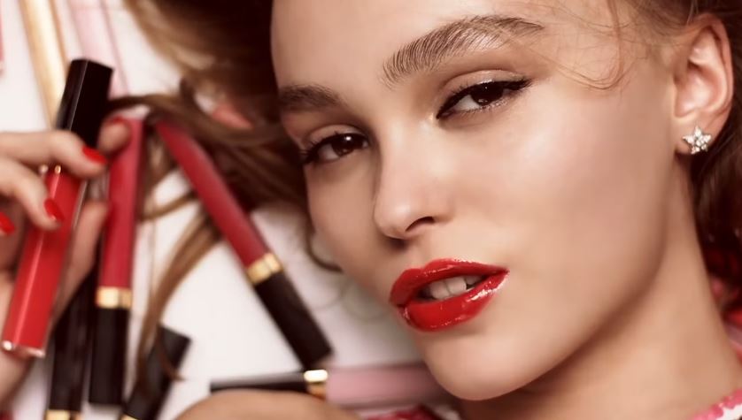 Modella Chanel pubblicità Rouge Coco Gloss con Foto - Testimonial Spot Pubblicitario Chanel 2017