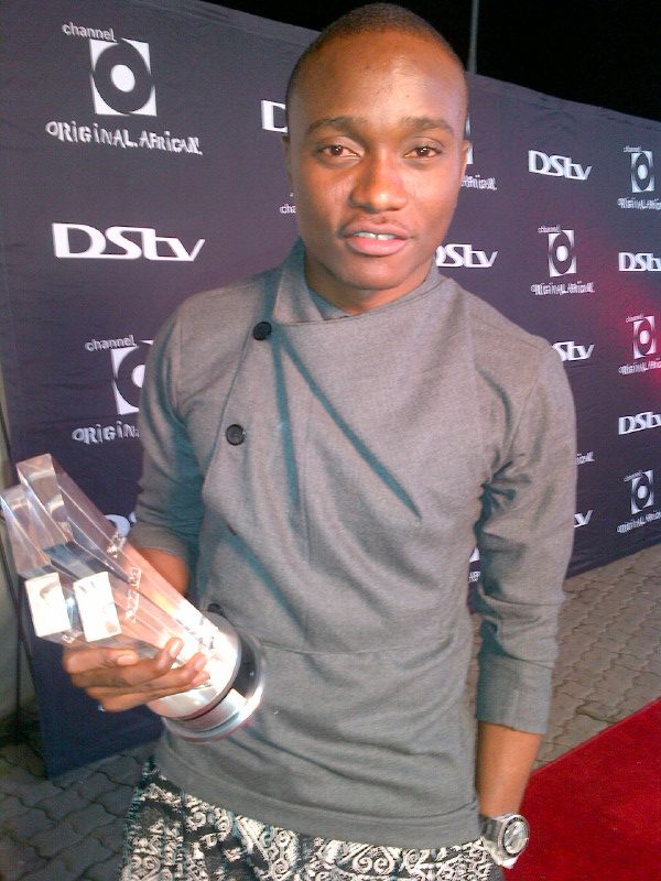Brymo recieves Honorary Award Dondumex's blog News and Celebrity