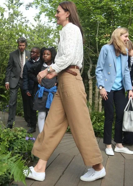 Kate Middleton wore M.i.h Jeans Mabel shirt, Superga Linea sneaker, Monica Vinader onyx earrings