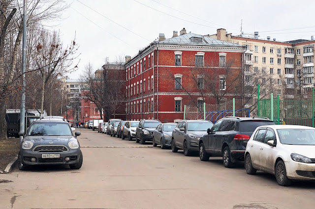 Варшавское шоссе, дворы, общежитие бывшей фабрики «Даниловская мануфактура»