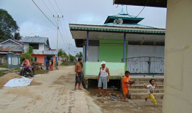 Menyambut Bulan Suci Ramadhan Warga Kapuas Bergotong Royong