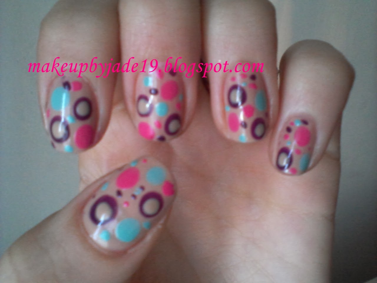 Kolay Puantiye Desenli Nail Art Yapımı Kolay Puantiye Desenli Nail Art Yapımı