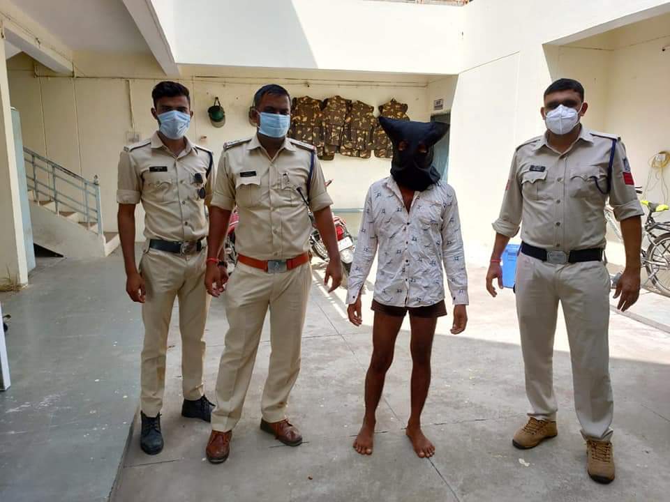 तीन स्थायी वारण्टी को पुलिस ने दबिश में धरदबोचा Jhabua News- तीन स्थायी वारण्टी को पुलिस ने दबिश में धरदबोचा