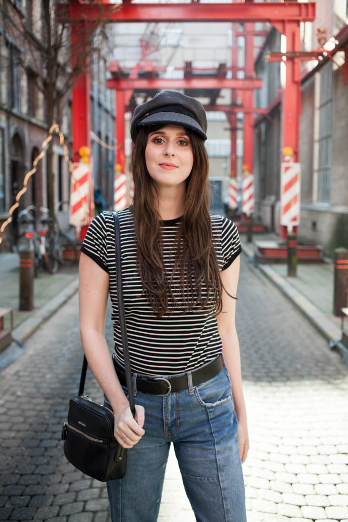 Outfit: 70s style in cropped denim and fiddler cap