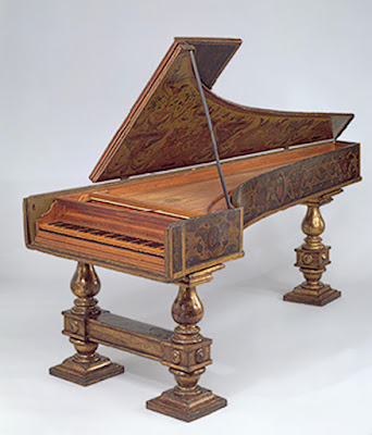 Biografi Bartolomeo Cristofori - Penemu Piano Biografi Bartolomeo Cristofori - Penemu Piano Bartolomeo Cristofori di Francesco lahir pada tanggal 4 Mei 1655, merupakan seorang pembuat alat musik Italia, sekaligus sebagai penemu instrumen piano. Cristofori lahir di Padua, Republik Venesia. Tidak ada yang diketahui dari kehidupan awalnya. Ada peristiwa yang paling penting dalam hidup Cristofori yang terjadi pada tahun 1688, saat usianya mencapai 33 tahun, ia direkrut untuk bekerja pada Pangeran Ferdinando de Medici. Ferdinando adalah seorang pangeran pecinta dan pelindung musik, anak, dan ahli waris dari Cosimo III, Grand Duke of Tuscany. Ferdinando sedang mencari teknisi baru untuk mengurus banyak instrumen musiknya karena pegawai sebelumnya baru saja meninggal. Namun, tampaknya pangeran ingin mempekerjakan Cristofori tidak hanya sebagai teknisi, tetapi secara khusus sebagai inovator dalam instrumen musik. Hal ini tidak mengejutkan jika Cristofori pada usia 33 tahun sudah menunjukkan bakat sebagai inventor yang menjadikannya terkenal. Akhir dari abad ke-17, Cristofori telah menemukan dua instrumen keyboard sebagai pendahuluan sebelum ia memulai karyanya pada piano. Instrumen ini didokumentasikan dalam inventarisasi yang tercatat pada tahun 1700, dari sekian banyak instrumen yang disimpan oleh Pangeran Ferdinando. Piano paling awal ciptaan Cristofori disebut pianoforte. Seperti yang ditulis dalam sebuah catatan oleh seorang penyair