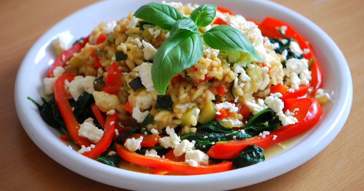 Probieren und Studieren : Buntes Gemüse-Risotto mit Feta auf Spinat