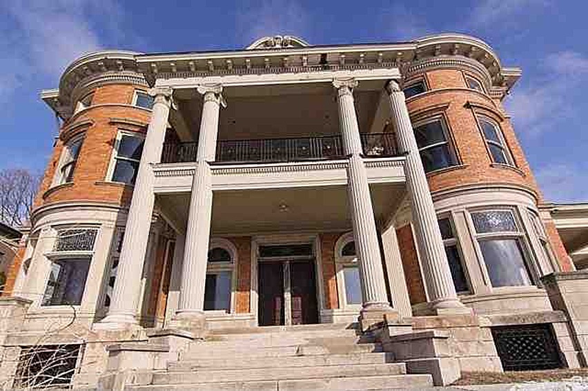 Sweet House Dreams Overview Mansion, 1901 Colonial Revival in