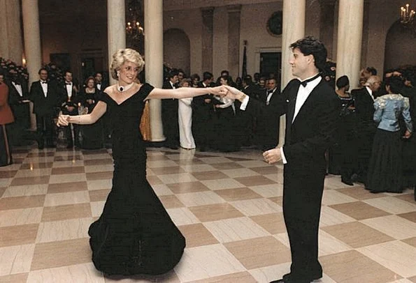 Princess Diana dances with John Travolta, Nancy Davis Reagan, Ronald Reagan. Princess Diana visit Italy  wore Emanuel blue tartan suit. blue velvet Victor Edelstein evening gown at Whitehouse