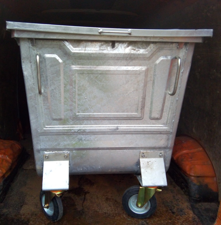 SUPPLIER OF INDUSTRIAL PLASTIC WASTE BINS WITH WHEELS AND WASTE