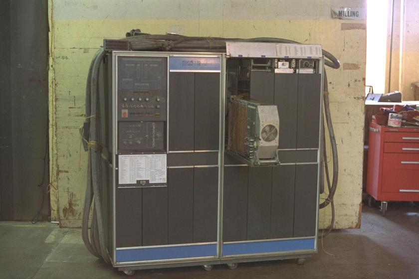 Komputer Generasi ke 2 (1960-1964)