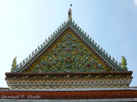 Intricate facade at Wat Arun