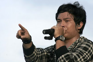 Lirik lagu Wali Yang Penting Halal