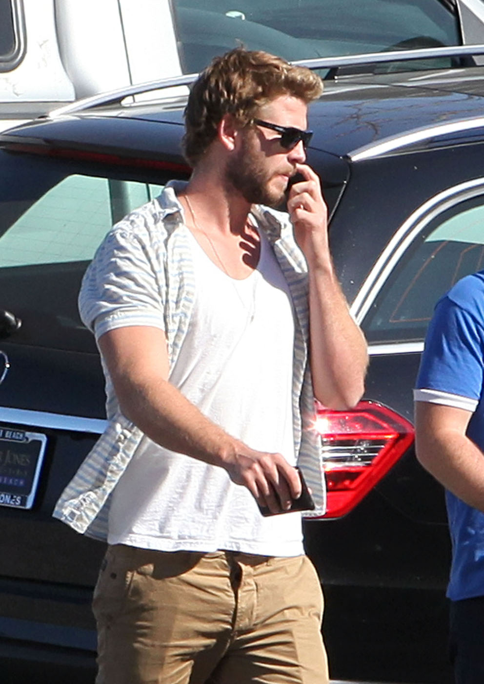 Liam Hemsworth Sports A Full Beard | Oh yes I am